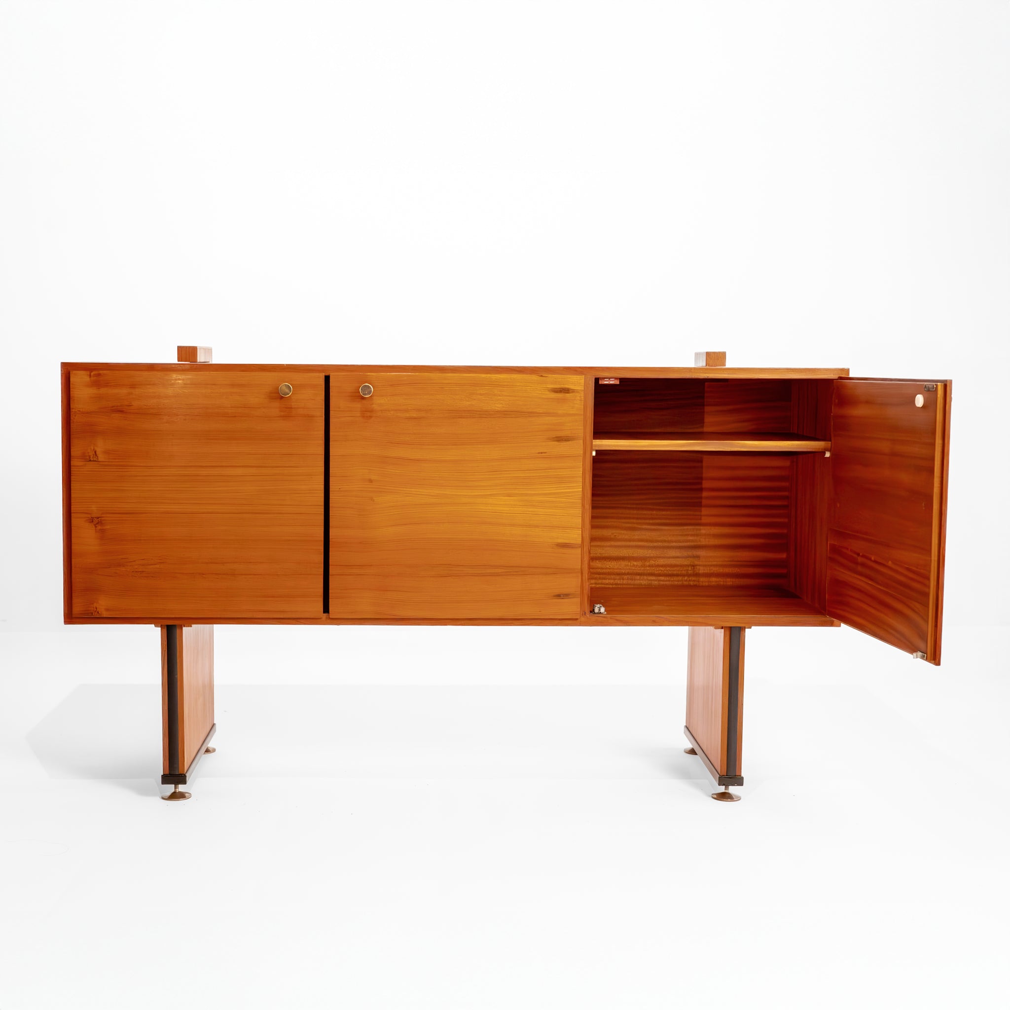 Aparador italiano de teca de los años 60 con marco escultural