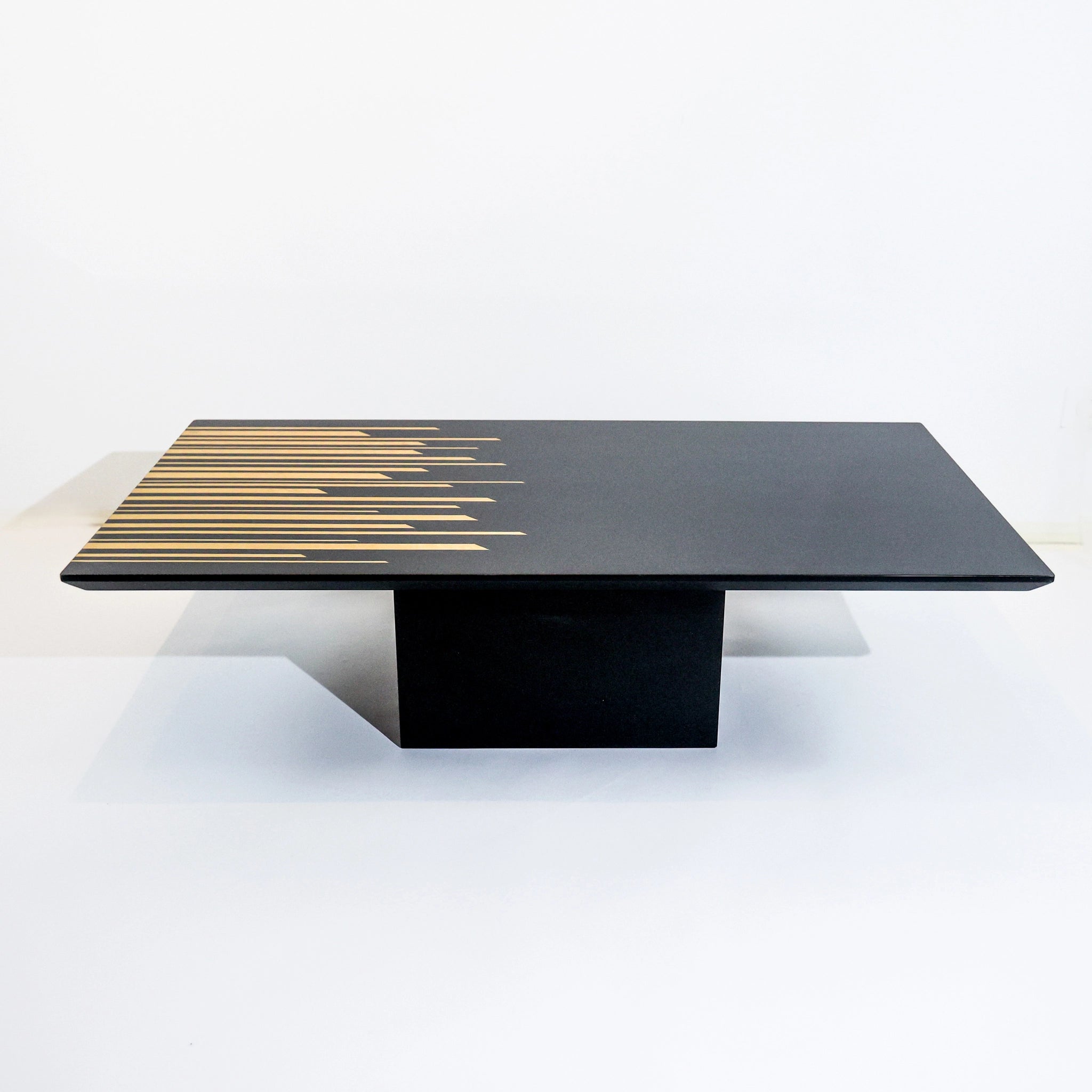 1980s Italian Coffee Table in Black and Yellow Lacquered Burl Wood