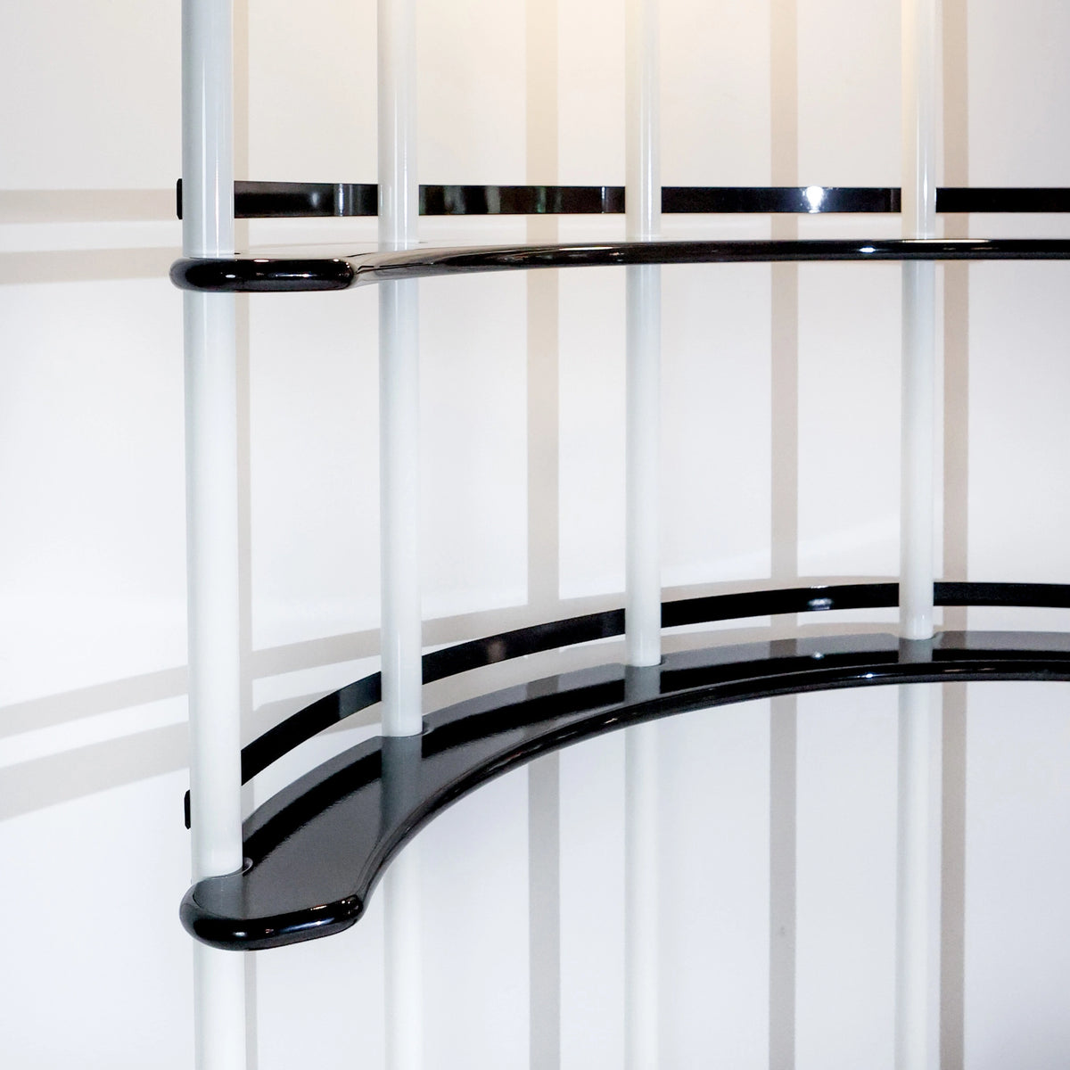 Mueble Bar Vintage de Guzzini para Stilglass Donati, Negro y Blanco, Italia, Años 70