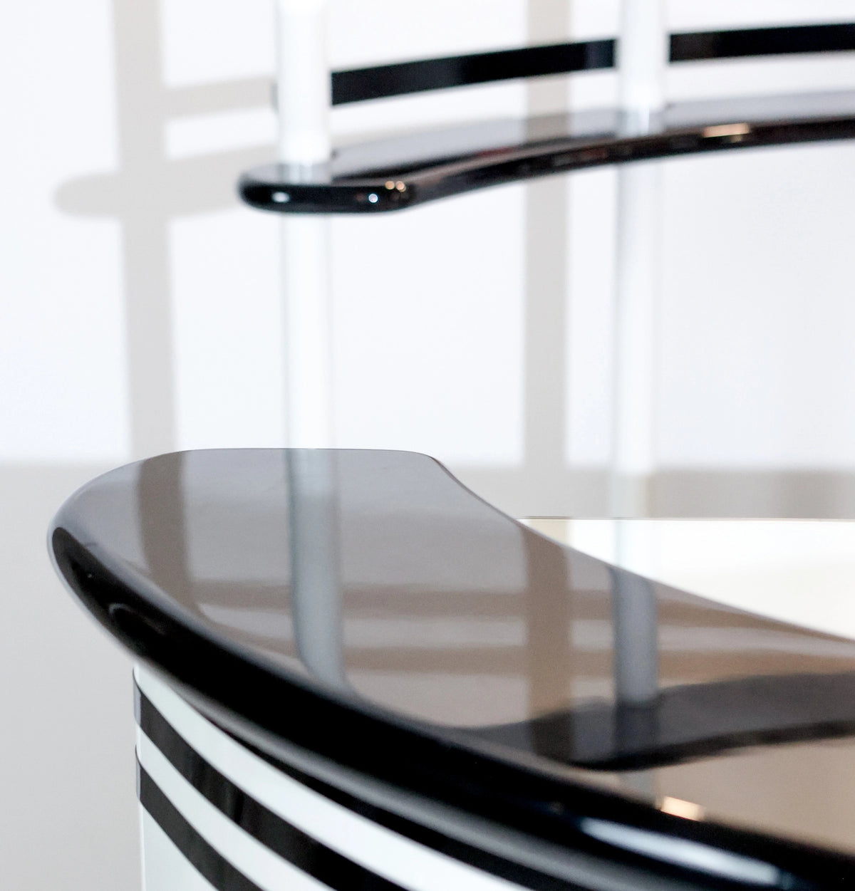 Mueble Bar Vintage de Guzzini para Stilglass Donati, Negro y Blanco, Italia, Años 70