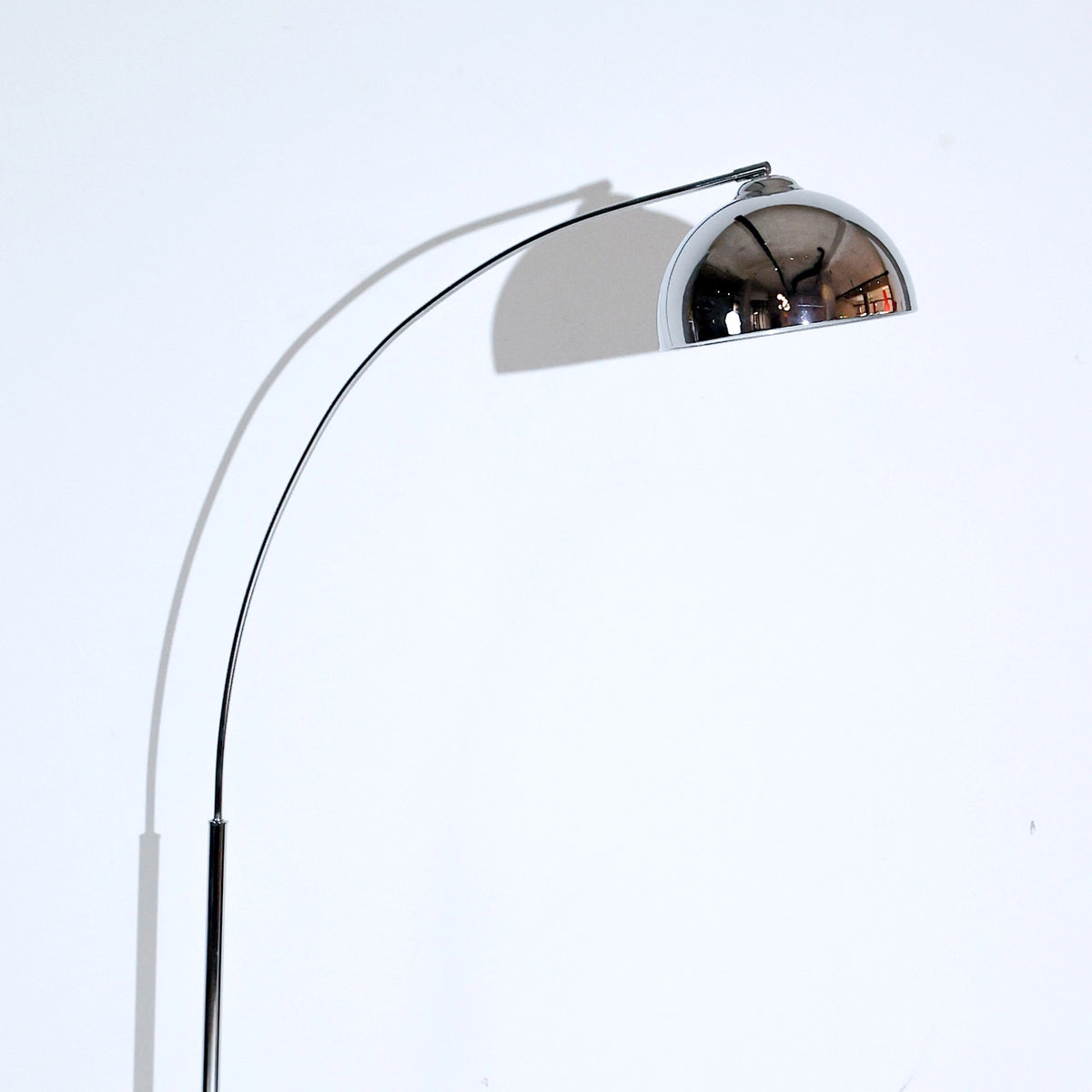 Lámpara de Arco Vintage Cromada con Base de Mármol Blanco, Italia Años 80