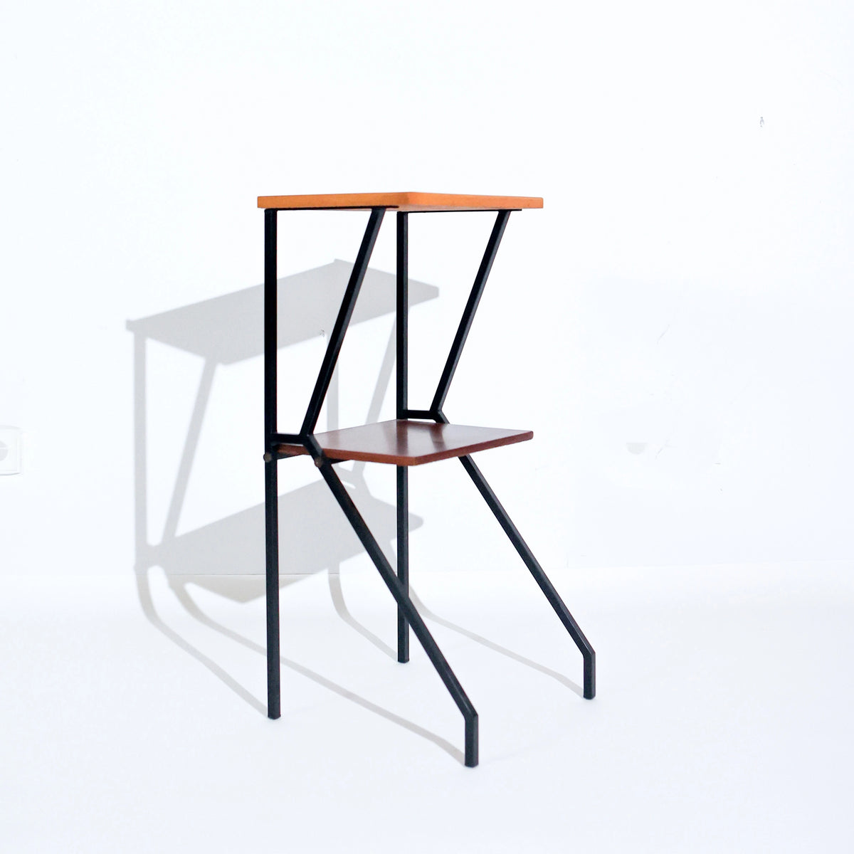 Mueble Telefonero Vintage, Dos Baldass, Madera y Estructura de Metal Negro, Italia, Años 60
