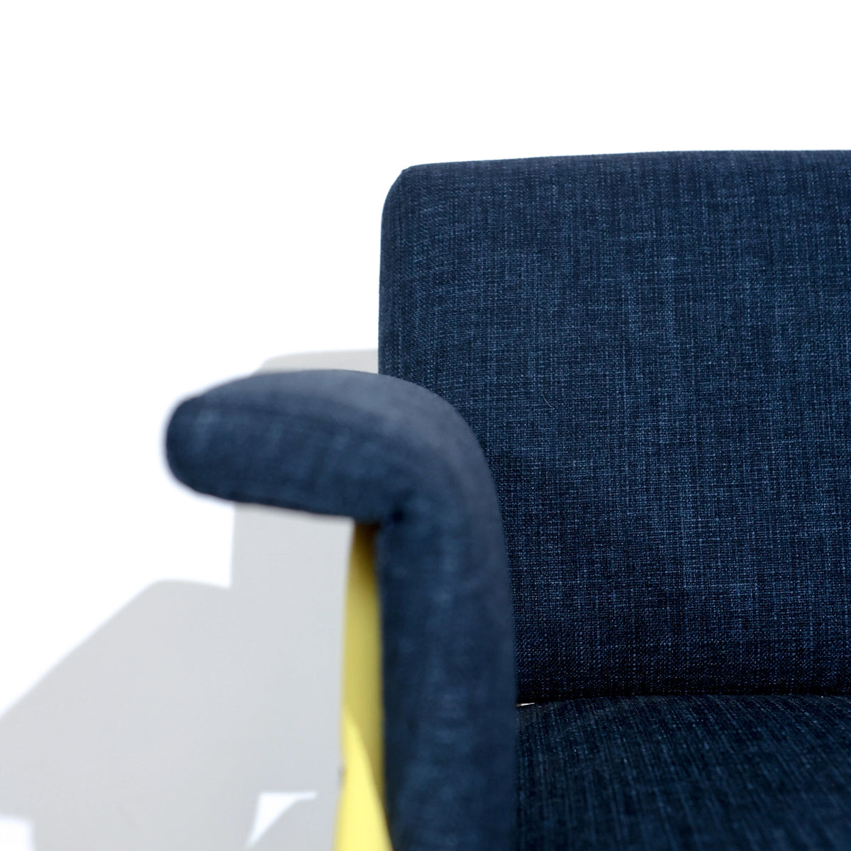 Sofá de inspiración Bauhaus vintage, tapicería azul oscuro y estructura tubular amarillo brillante