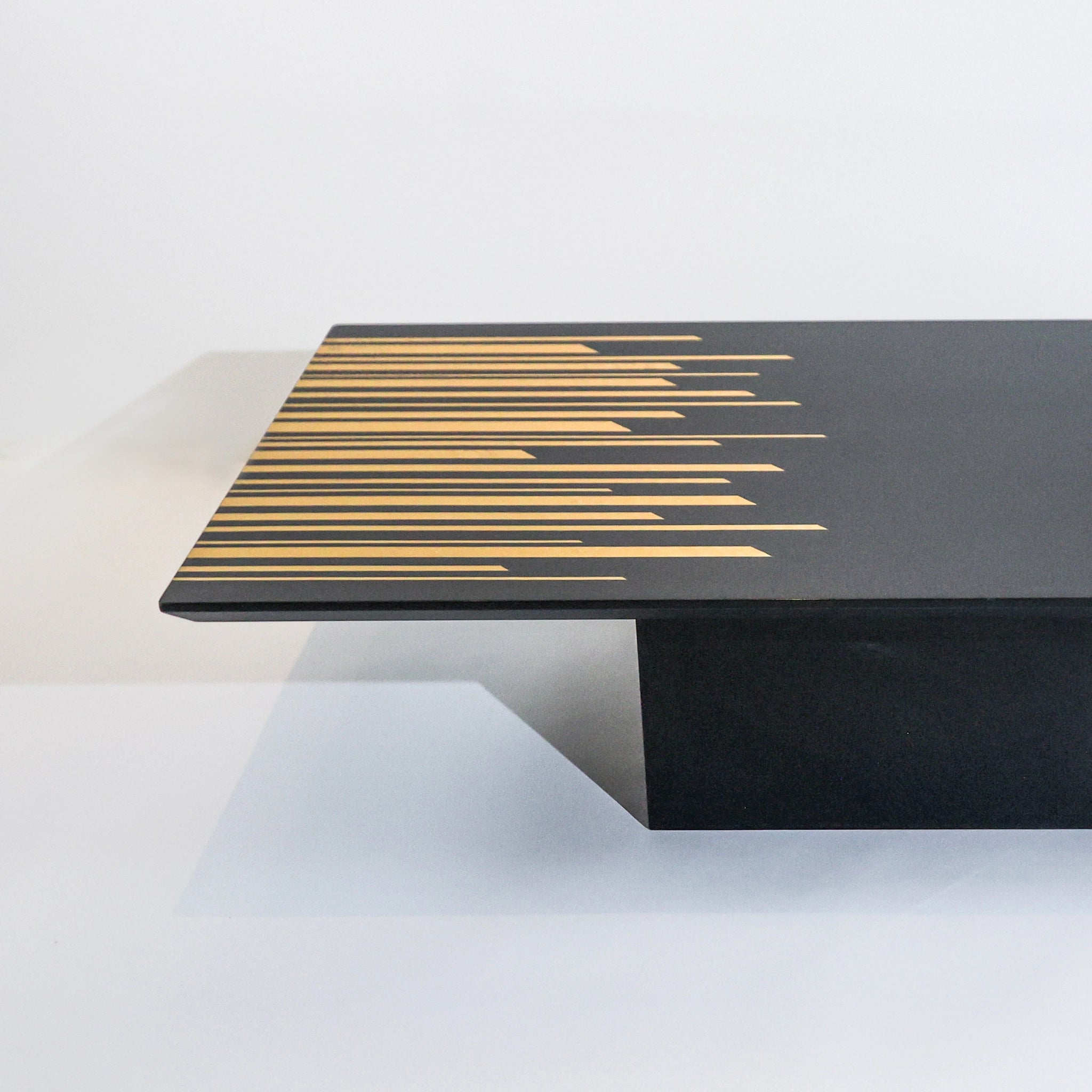 1980s Italian Coffee Table in Black and Yellow Lacquered Burl Wood