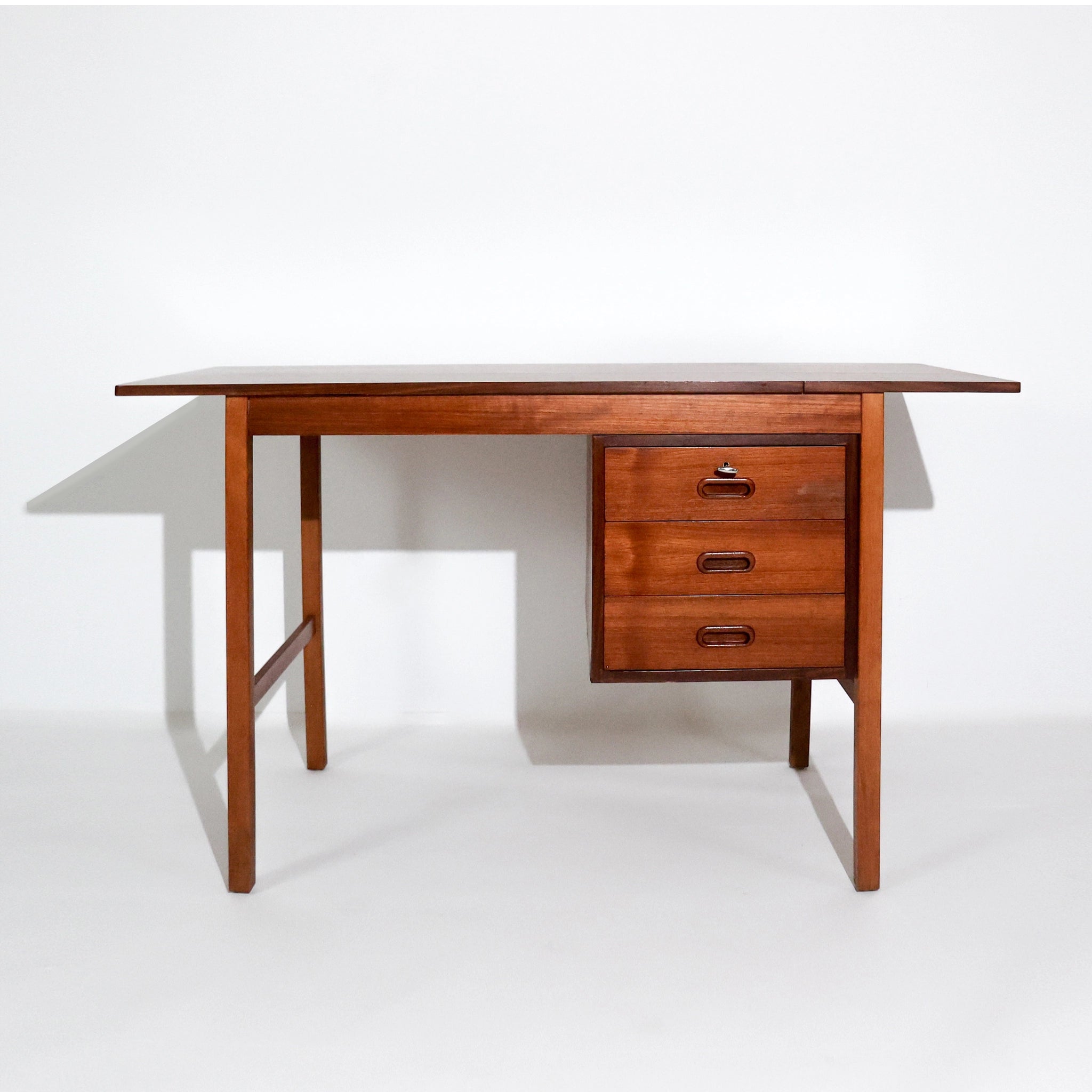 Extendable Mid-Century Scandinavian Teak Desk with Movable Drawers