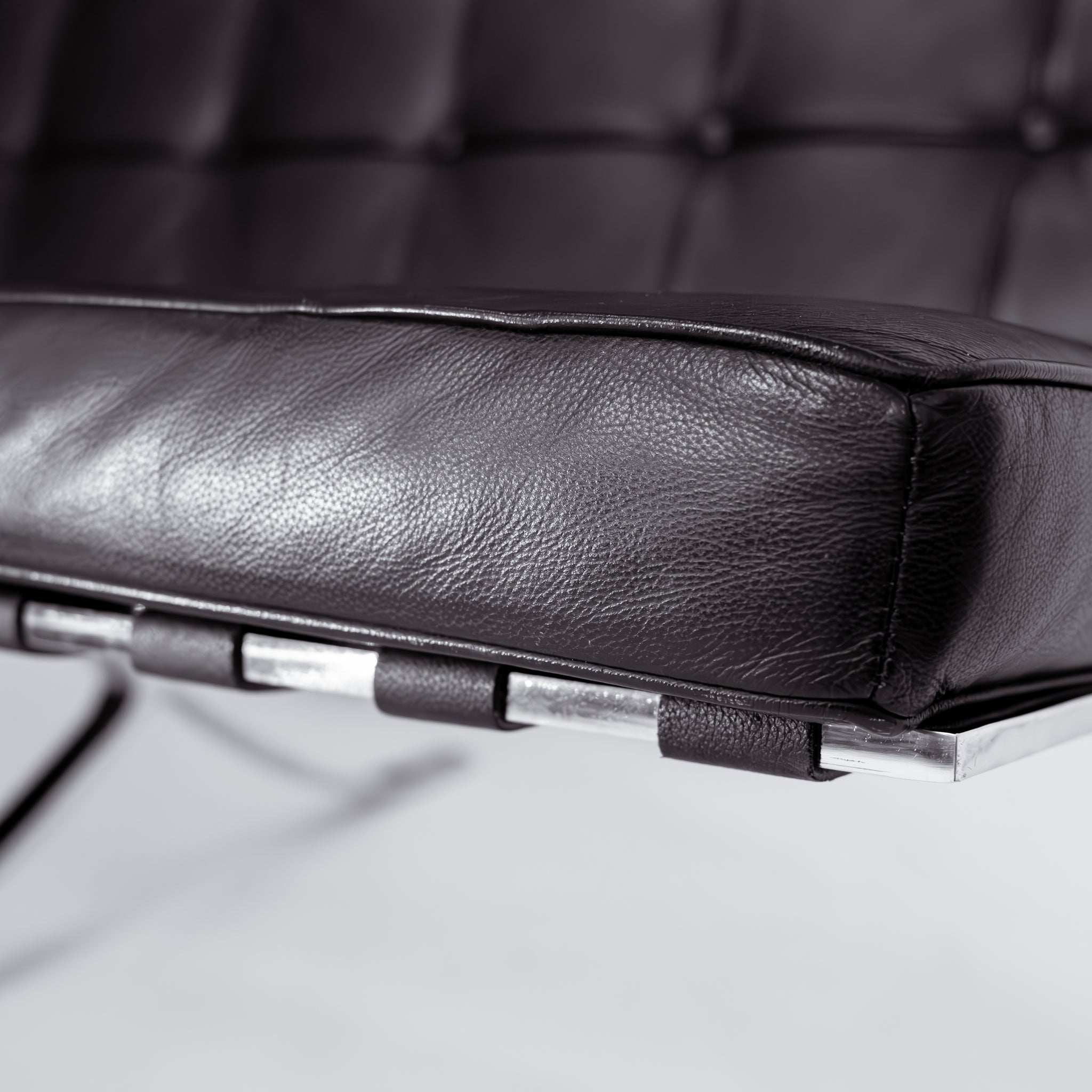 Barcelona Two-Seater Sofa – High-Quality Reproduction of the Mies van der Rohe Design