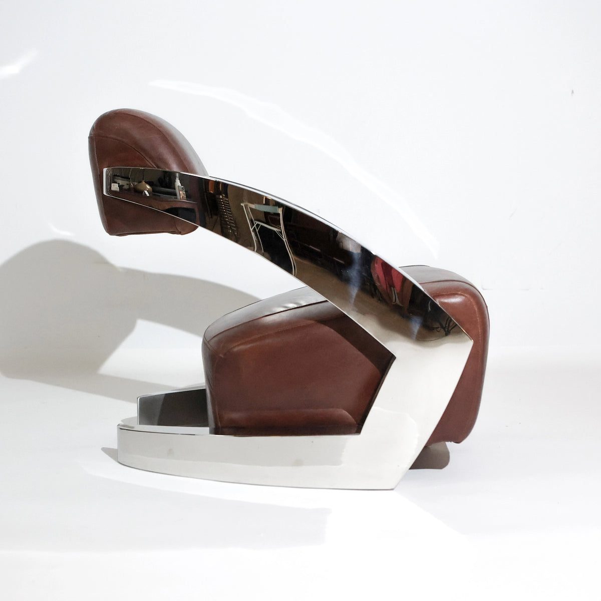 Par de sillones vintage Demon/Aviador en piel color coñac y acero pulido, estilo Art Déco