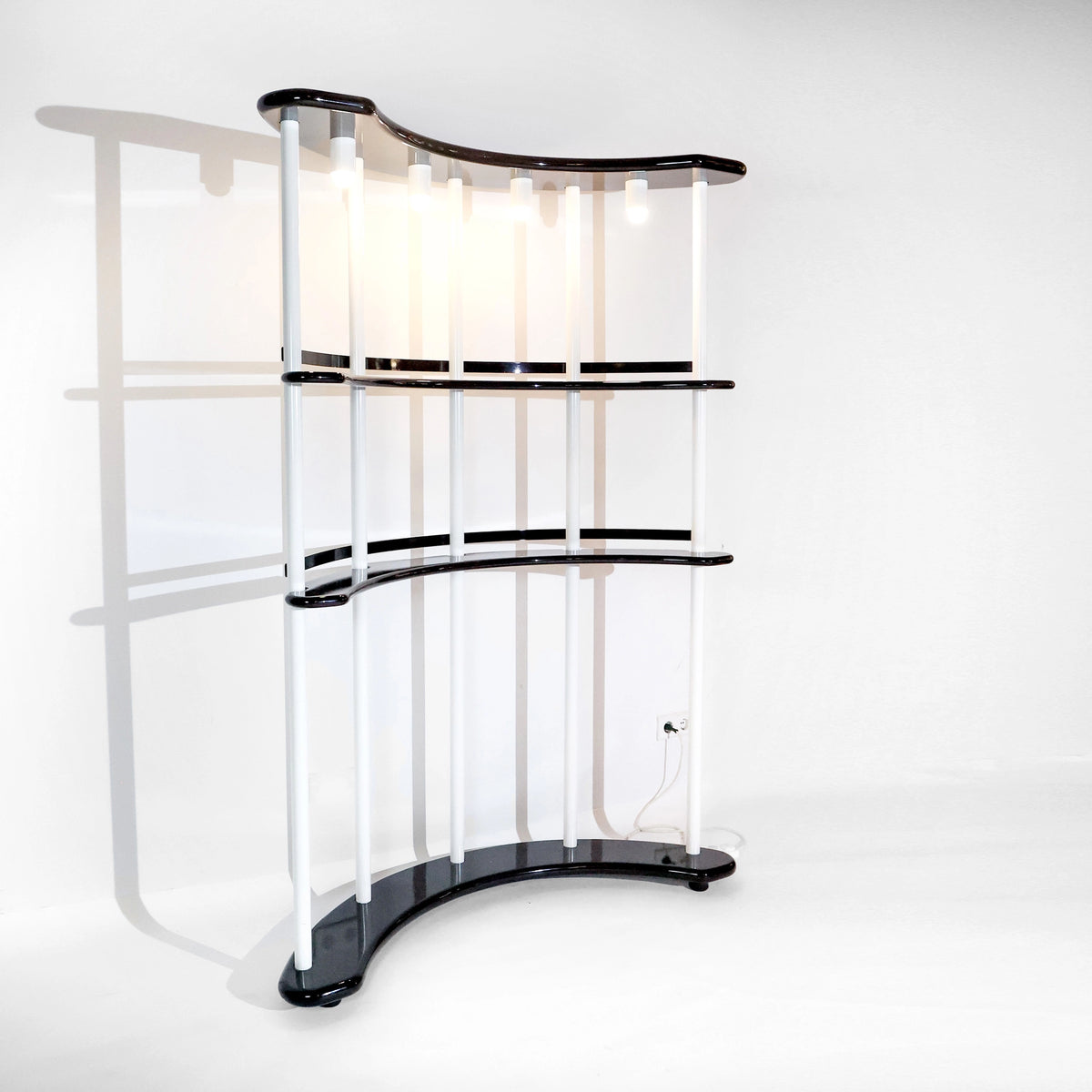 Mueble Bar Vintage de Guzzini para Stilglass Donati, Negro y Blanco, Italia, Años 70