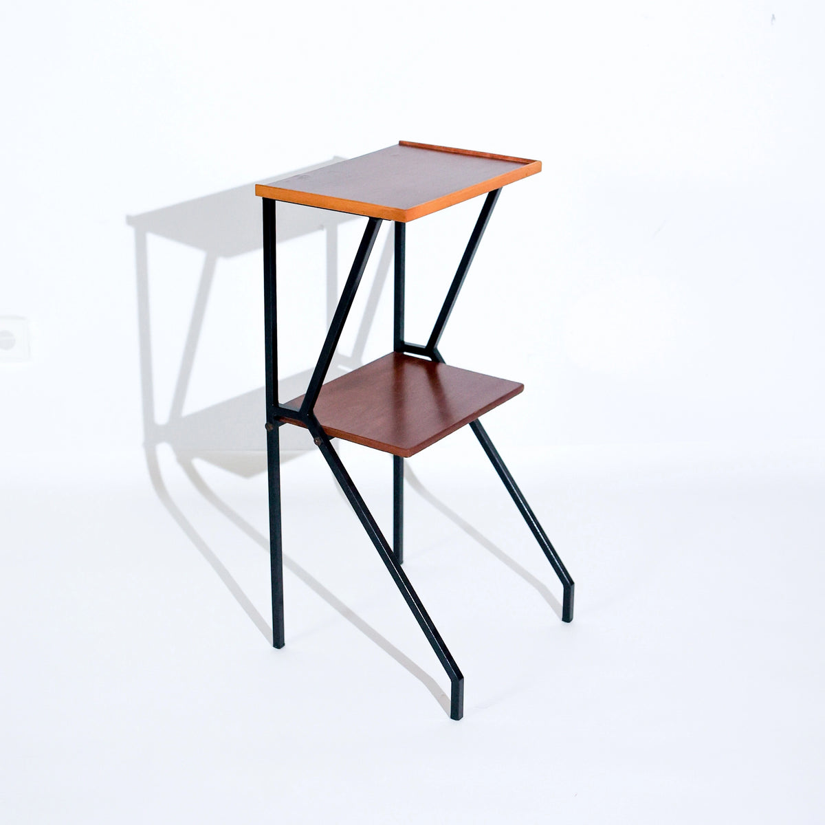 Mueble Telefonero Vintage, Dos Baldass, Madera y Estructura de Metal Negro, Italia, Años 60