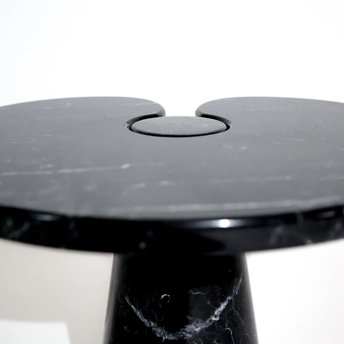 Mesa de pedestal vintage de mármol negro Marquina, serie Eros de Angelo Mangiarotti para Skipper, Italia, 1970