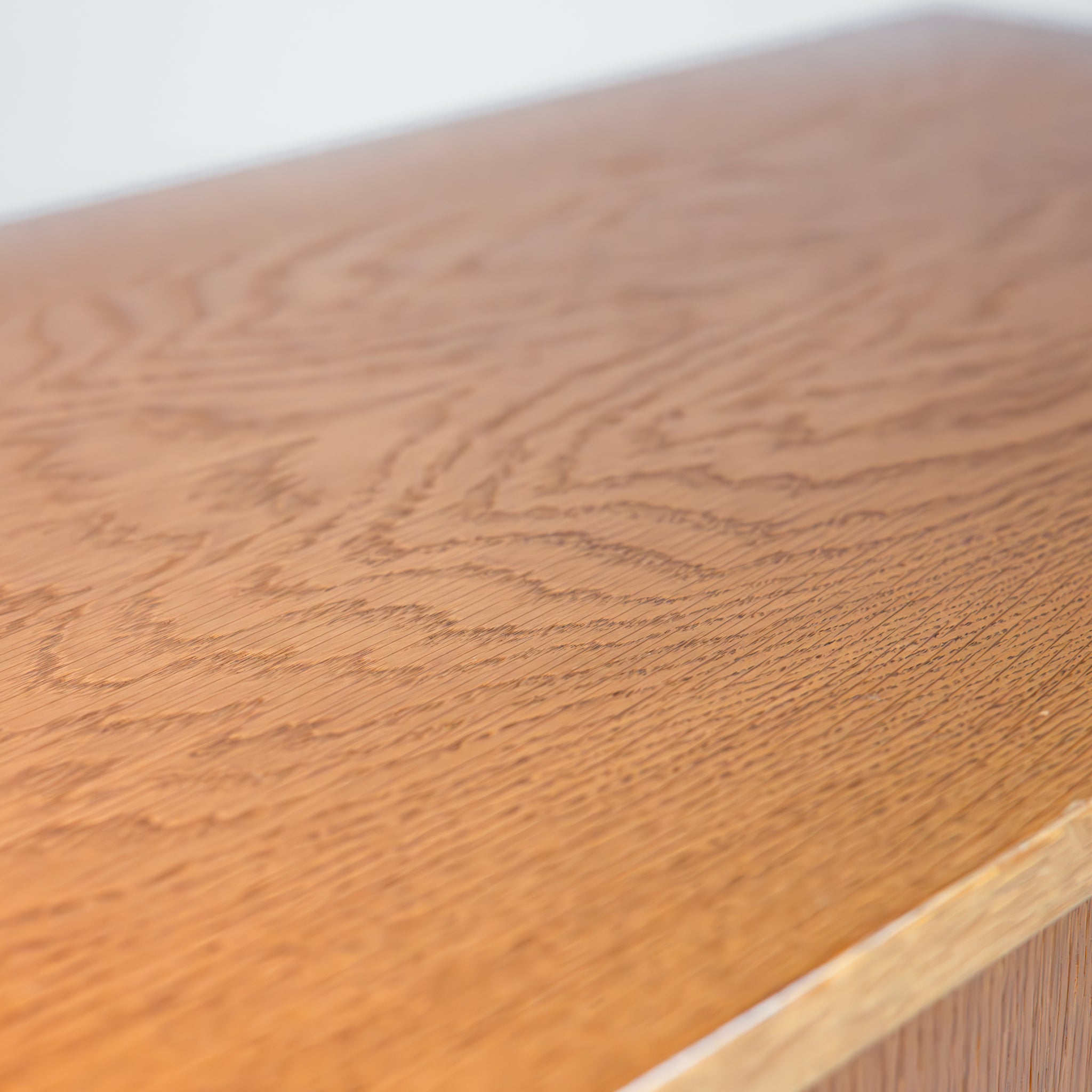 Pequeño Armario Escandinavo Vintage con Puerta Enrollable