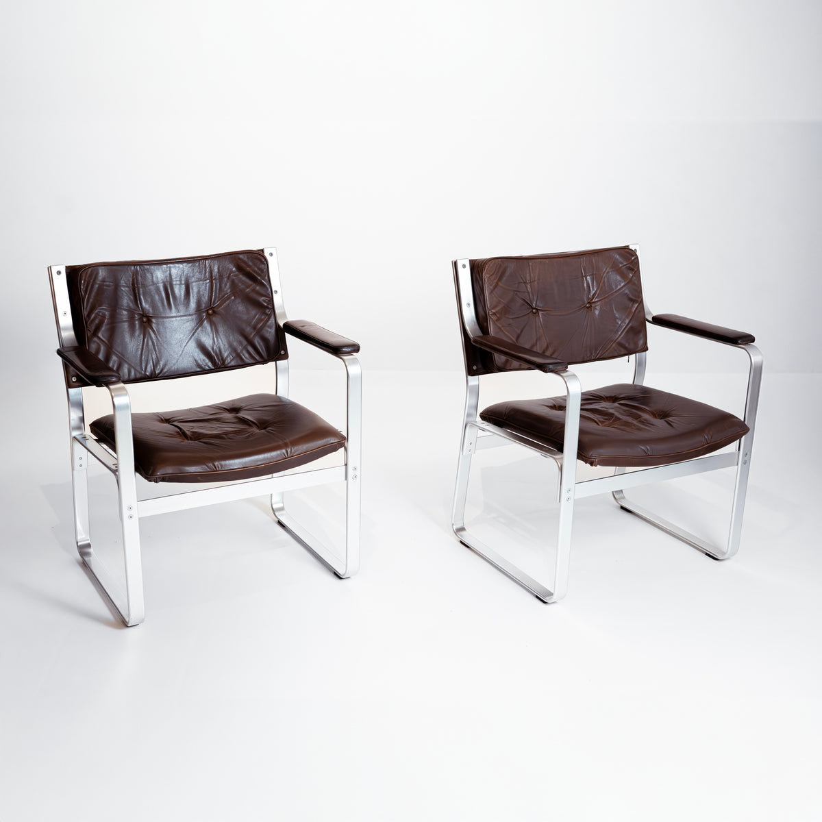 Conjunto Excepcional de Dos sillones y Mesa de Centro de Ekselius para JOC, Suecia, década de 1970.